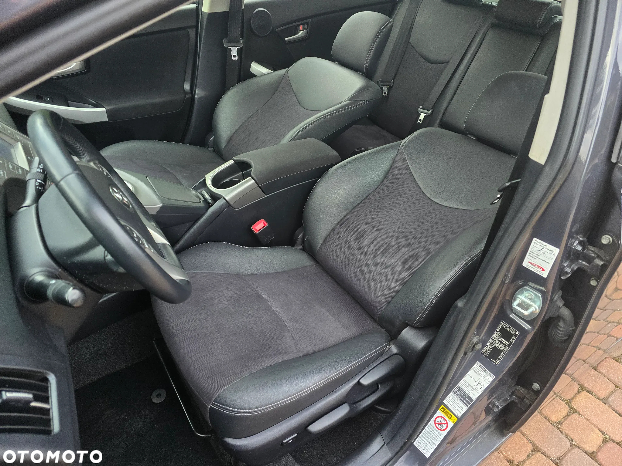 Toyota Prius 1.8 HSD Prestige - 28