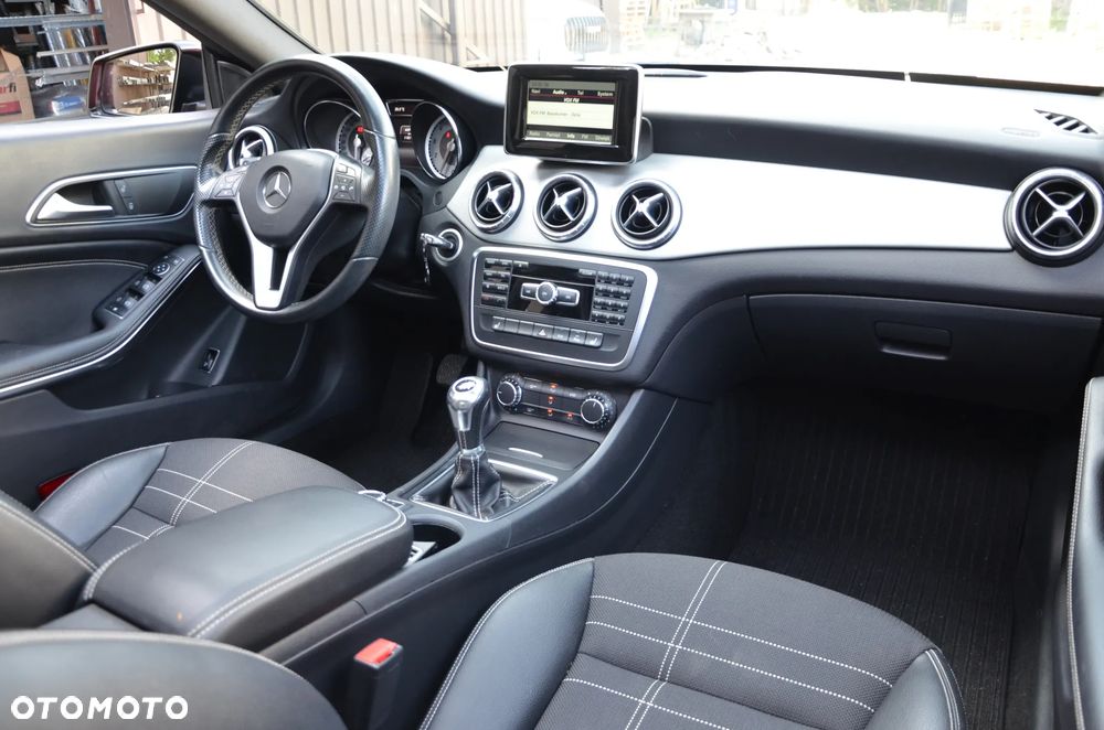 Mercedes-Benz CLA 200 Urban - 36