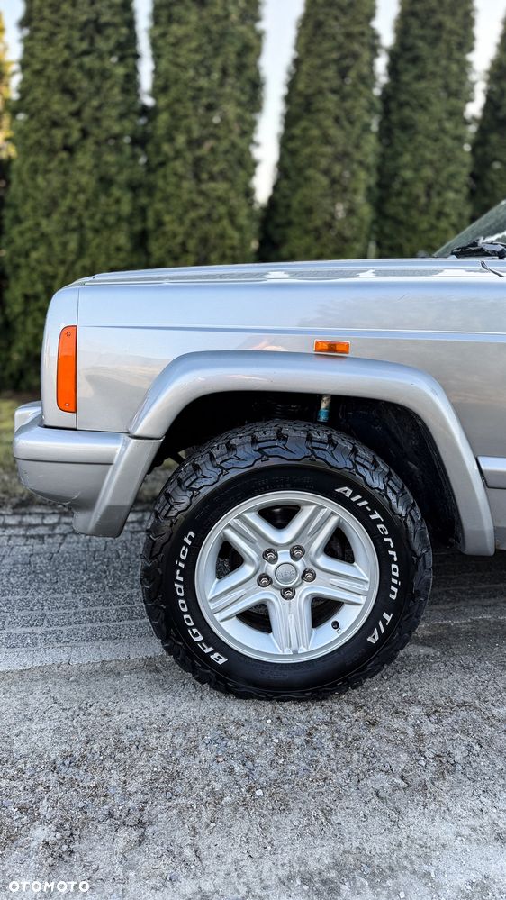 Jeep Cherokee 4.0 Limited - 32