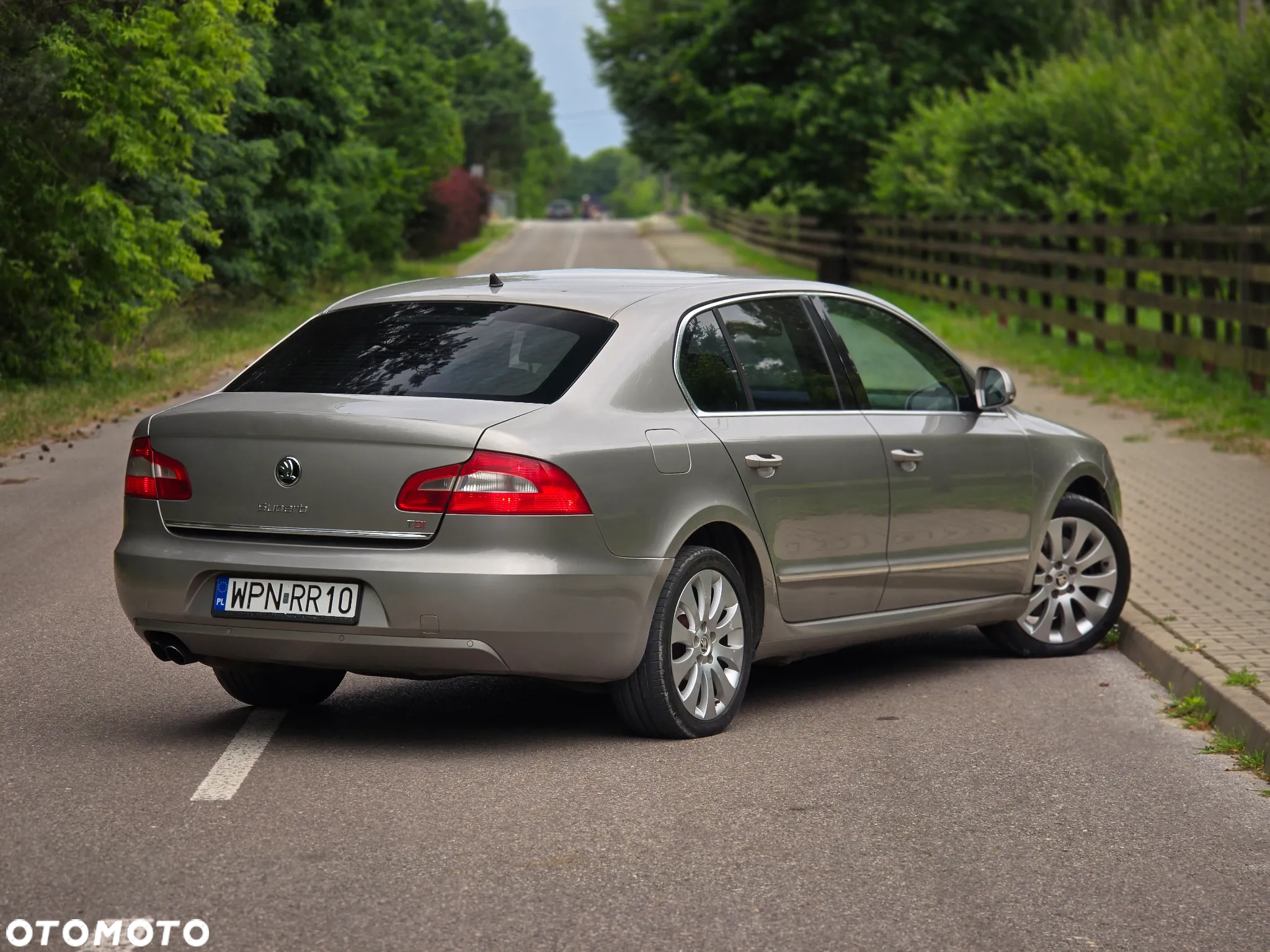 Skoda Superb 2.0 TDI Ambition DSG - 4