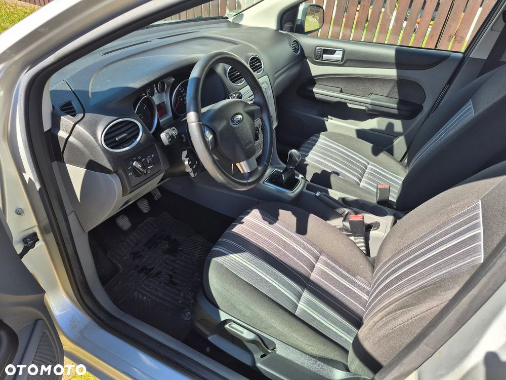 Ford Focus 1.6 16V Sport - 8