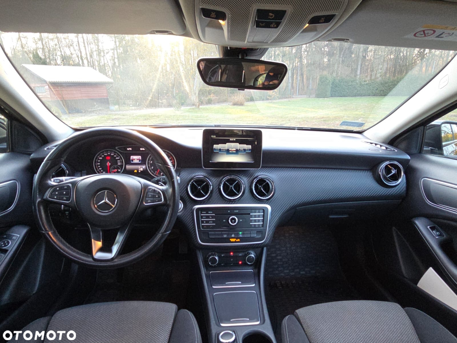 Mercedes-Benz GLA 180 7G-DCT - 10