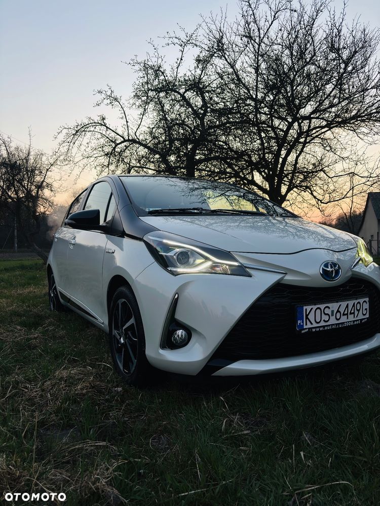 Toyota Yaris Hybrid 100 Selection - 4