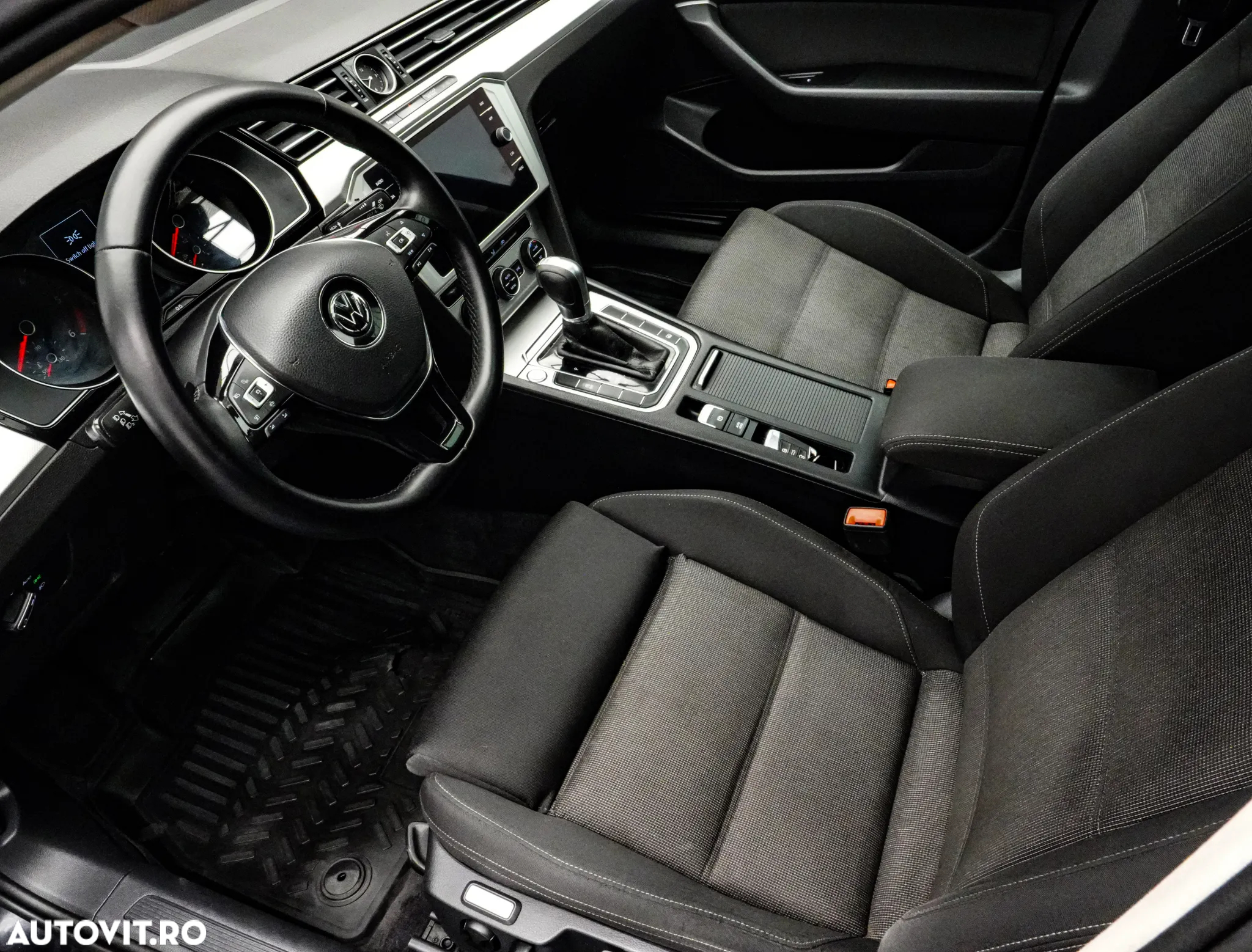 Volkswagen Passat 2.0 TDI DSG Comfortline - 13