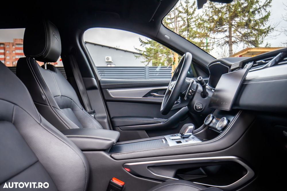 Jaguar F-Pace P250 AWD R-Dynamic Black - 18