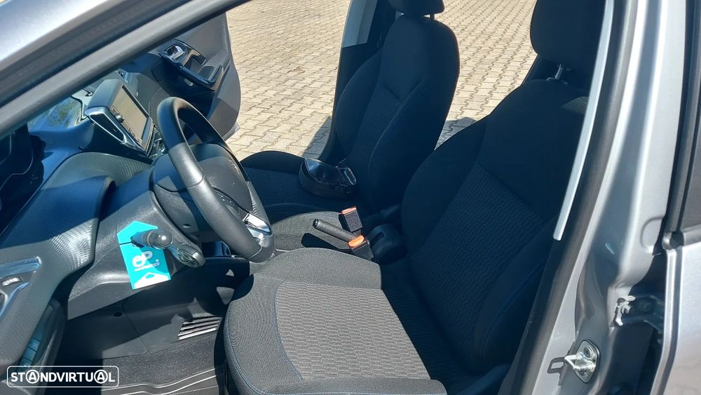 Peugeot 208 1.2 PureTech Signature - 13