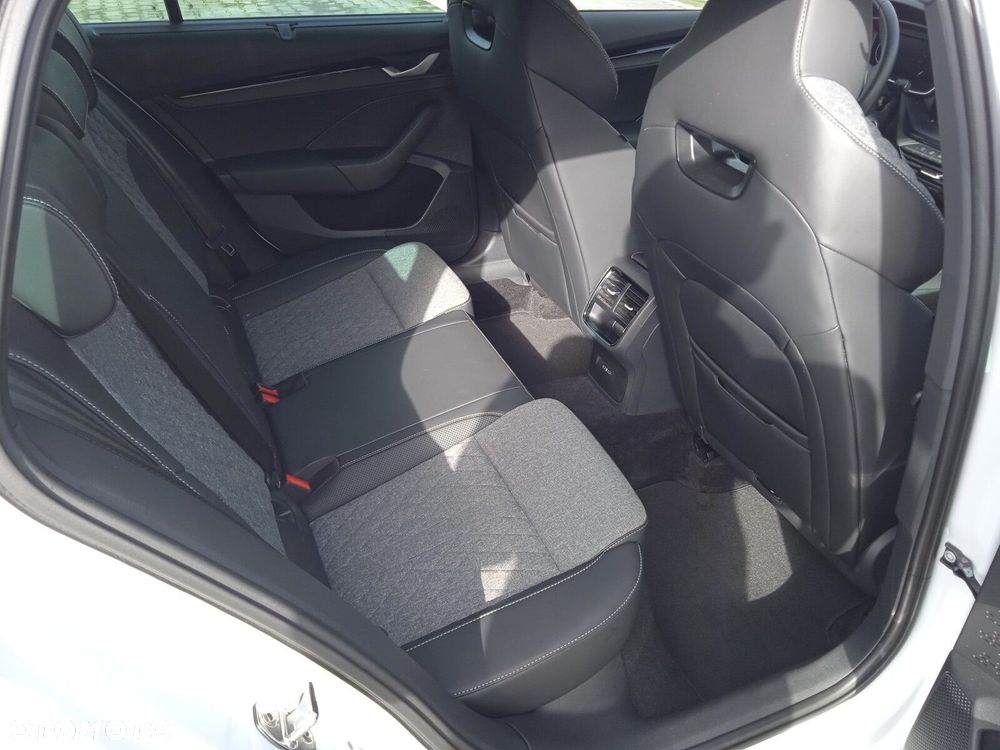 Skoda Octavia 2.0 TDI Sportline DSG - 16