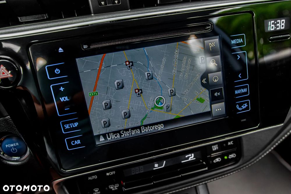 Toyota Auris Hybrid 135 Premium - 24