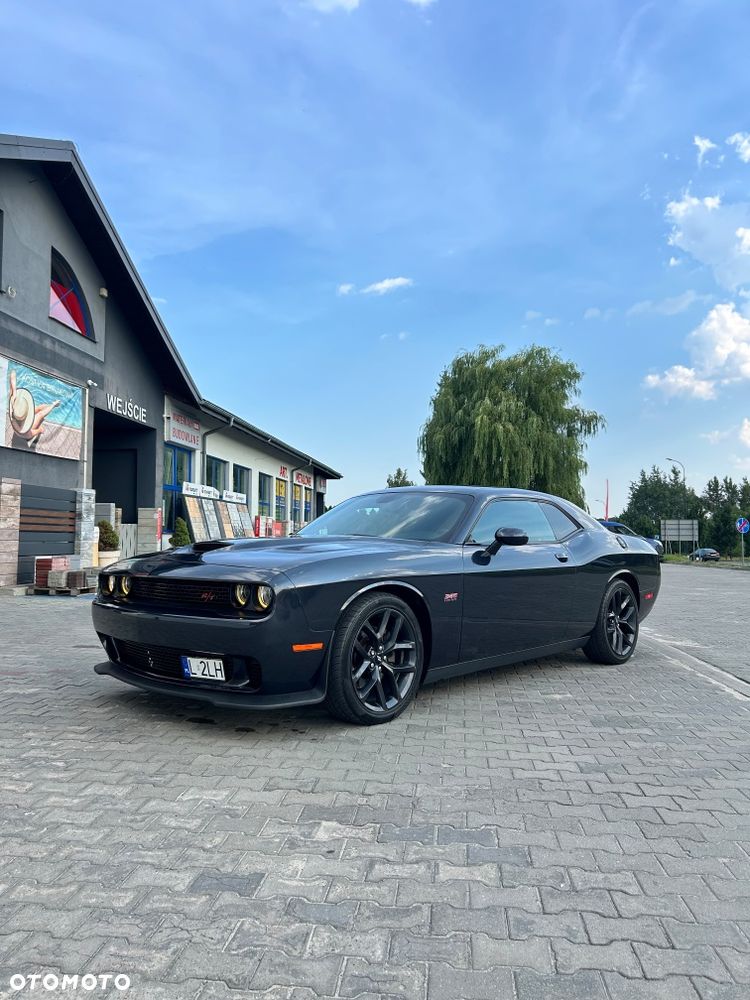 Dodge Challenger - 1