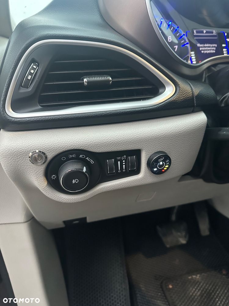 Chrysler Pacifica - 24