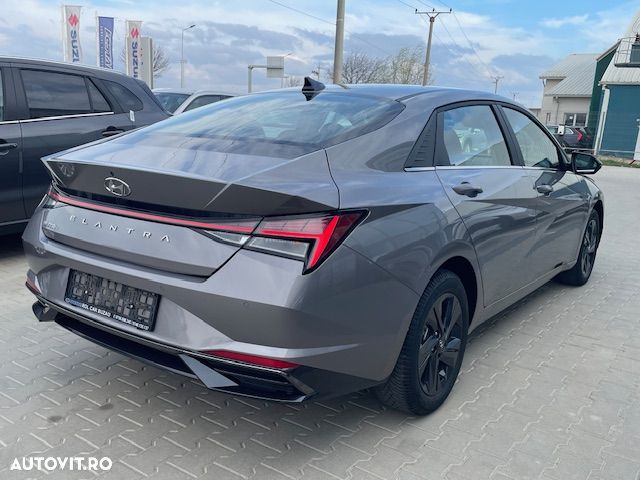 Hyundai Elantra 1.6 l 123 CP 6MT Highway - 13