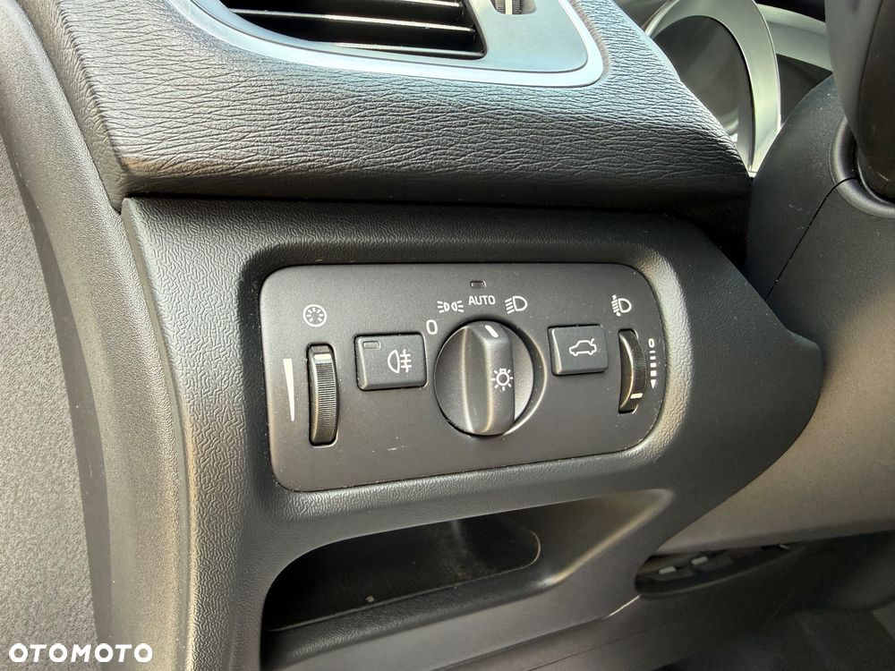 Volvo V40 D2 Kinetic - 23