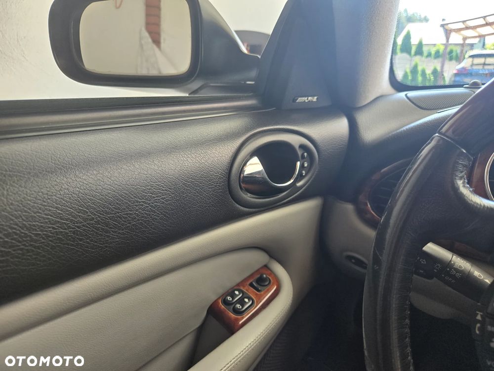 Jaguar XK8 Coupe - 16