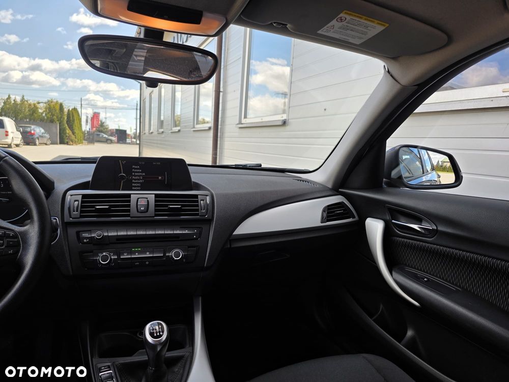BMW Seria 1 116i - 23