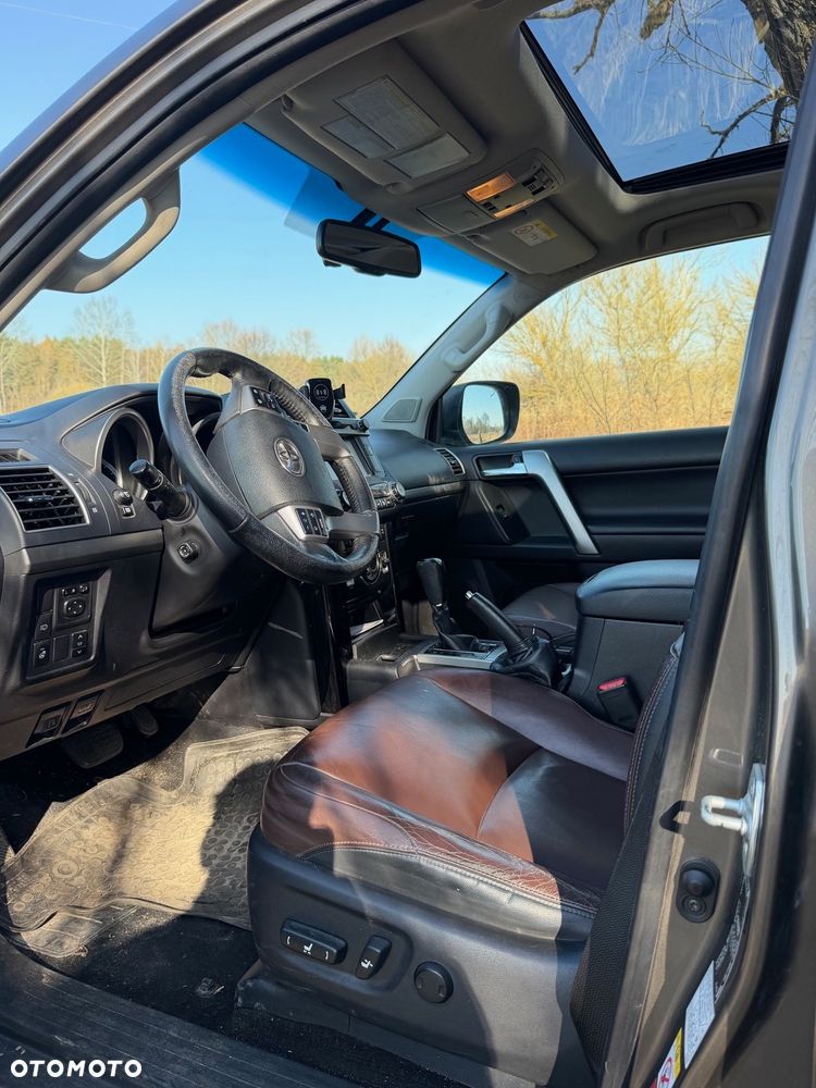 Toyota Land Cruiser - 12