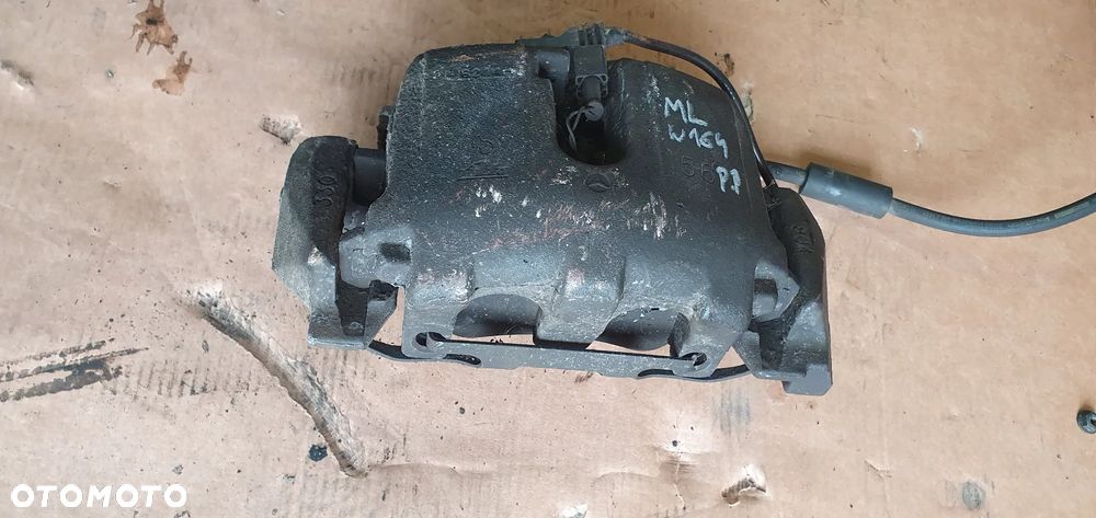 Zacisk hamulcowy prawy przód przedni Mercedes ML W164 3.0 CDI - 3