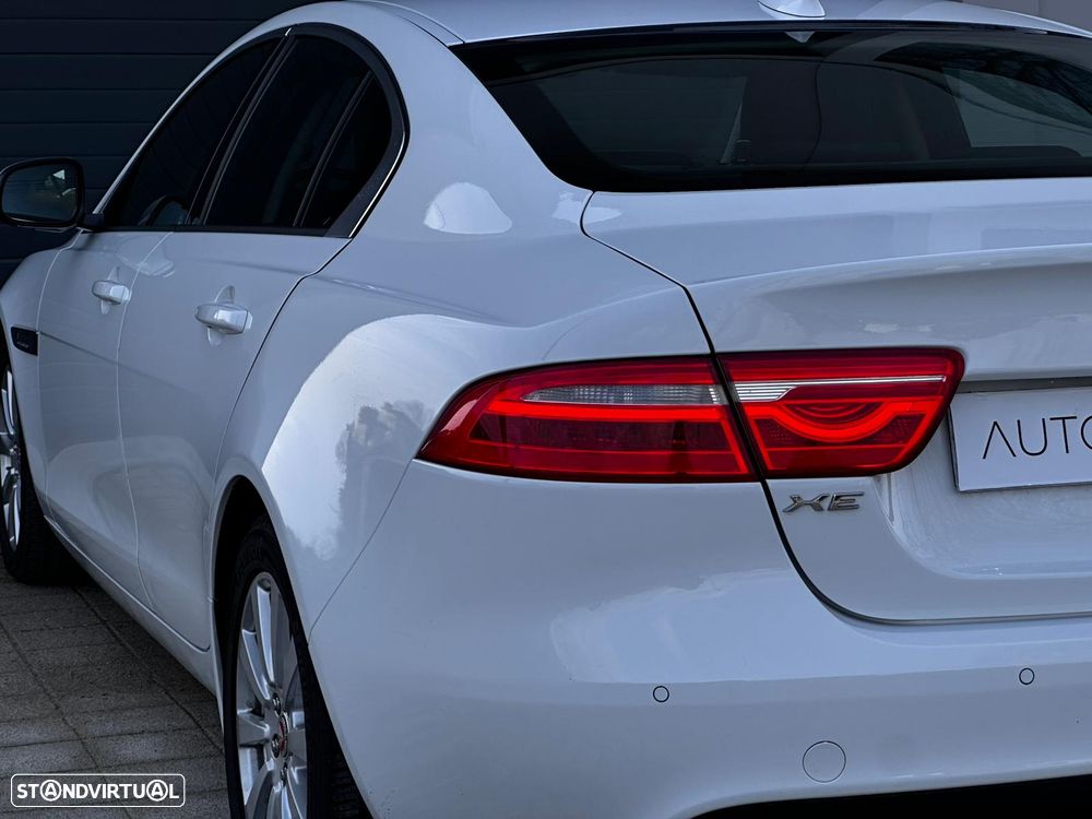 Jaguar XE 20d Aut. Pure - 22