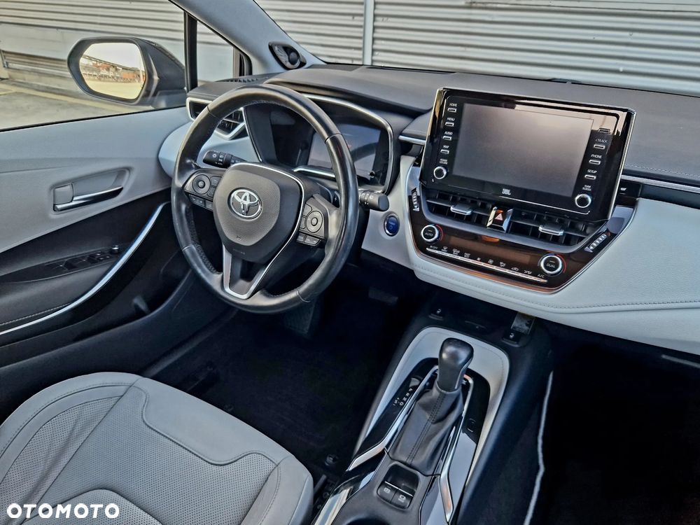Toyota Corolla 2.0 Hybrid Executive - 31