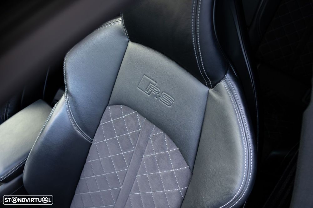 Audi RS4 Avant - 33