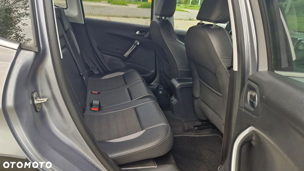 Peugeot 2008 1.6 e-HDi Allure S&S - 21