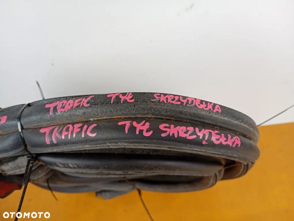 Uszczelka Tylna Drzwi Tył Skrzydełka Renault Trafic II Opel Vivaro A Primastar 2001-2014 - 2