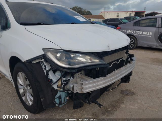 Chrysler Pacifica - 11