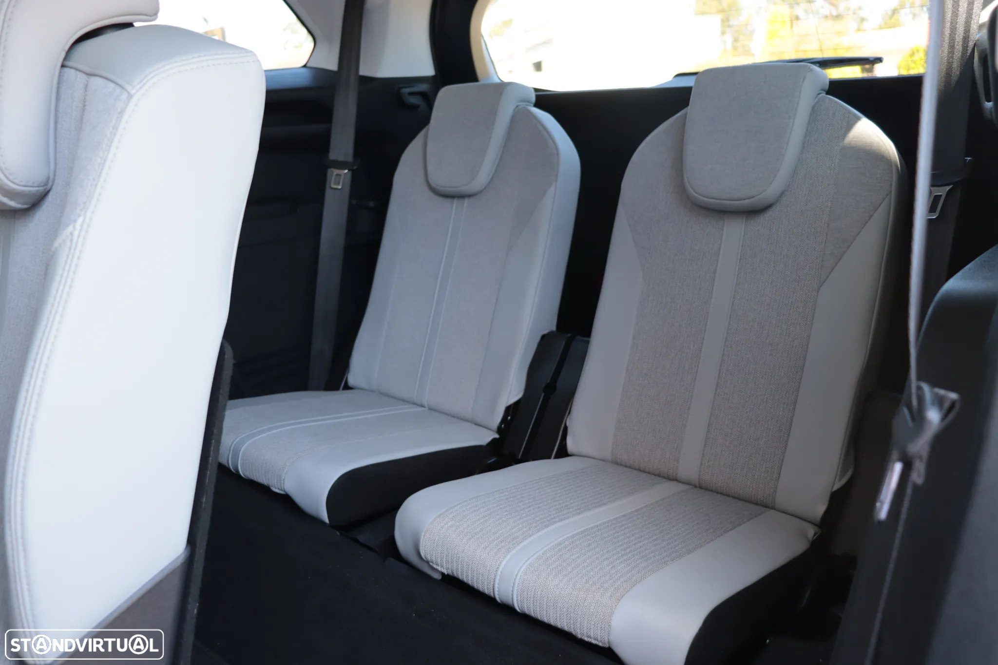 Peugeot 5008 1.2 PureTech Allure EAT8 - 17