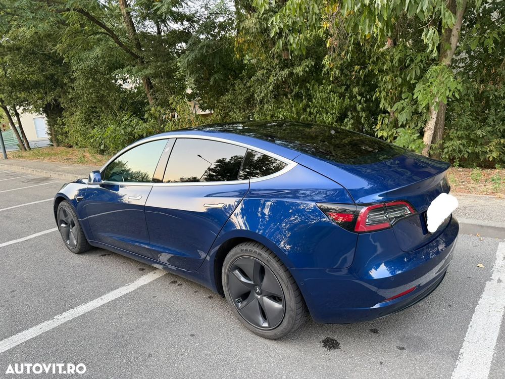 Tesla Model 3 - 8