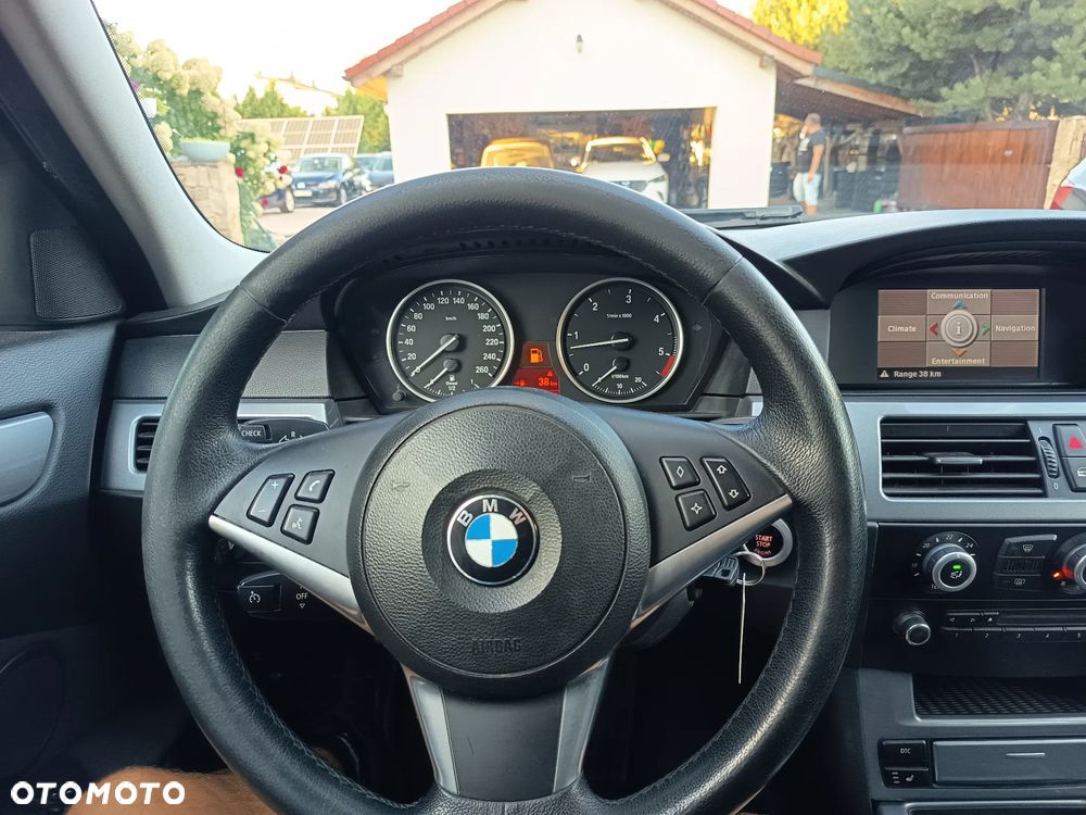 BMW Seria 5 525d - 17
