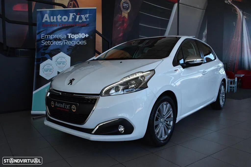 Peugeot 208 1.2 PureTech Signature - 1