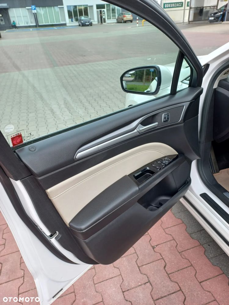 Ford Fusion 2.0 EcoBoost Titanium - 17