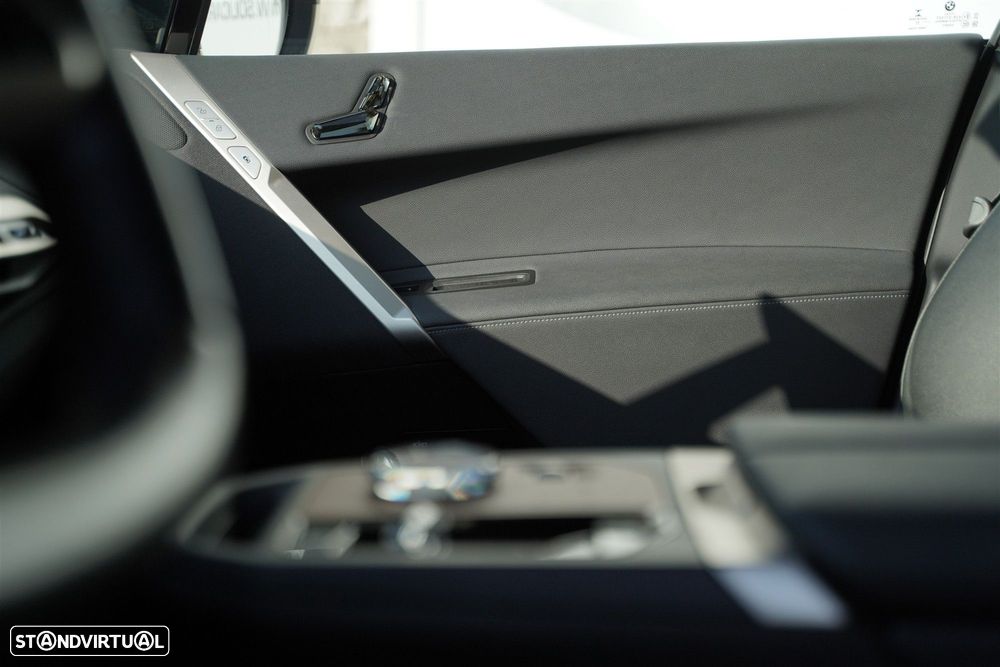BMW iX xDrive 40 Pack Desportivo - 38