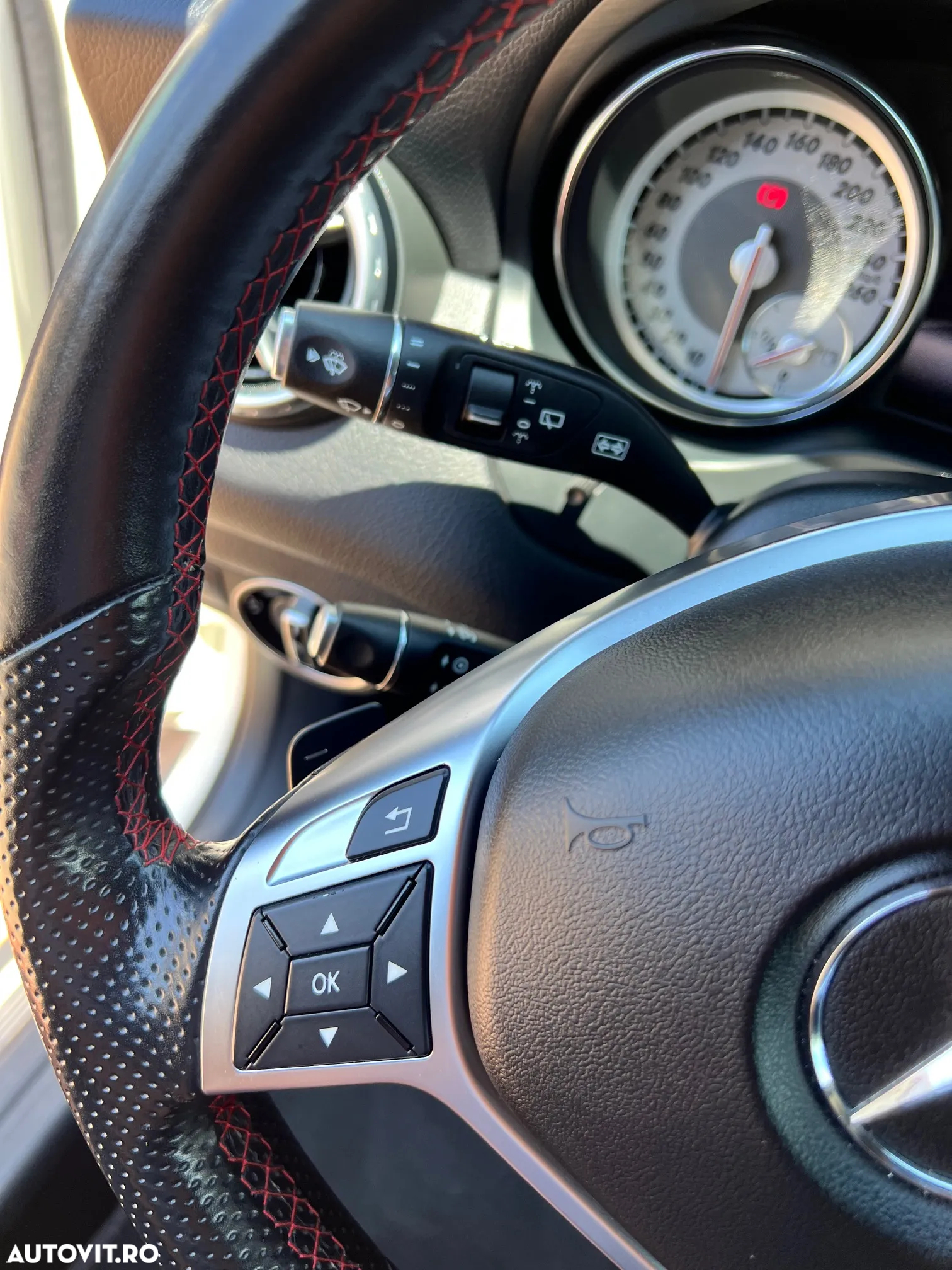 Mercedes-Benz GLA 200 7G-DCT AMG Line - 17