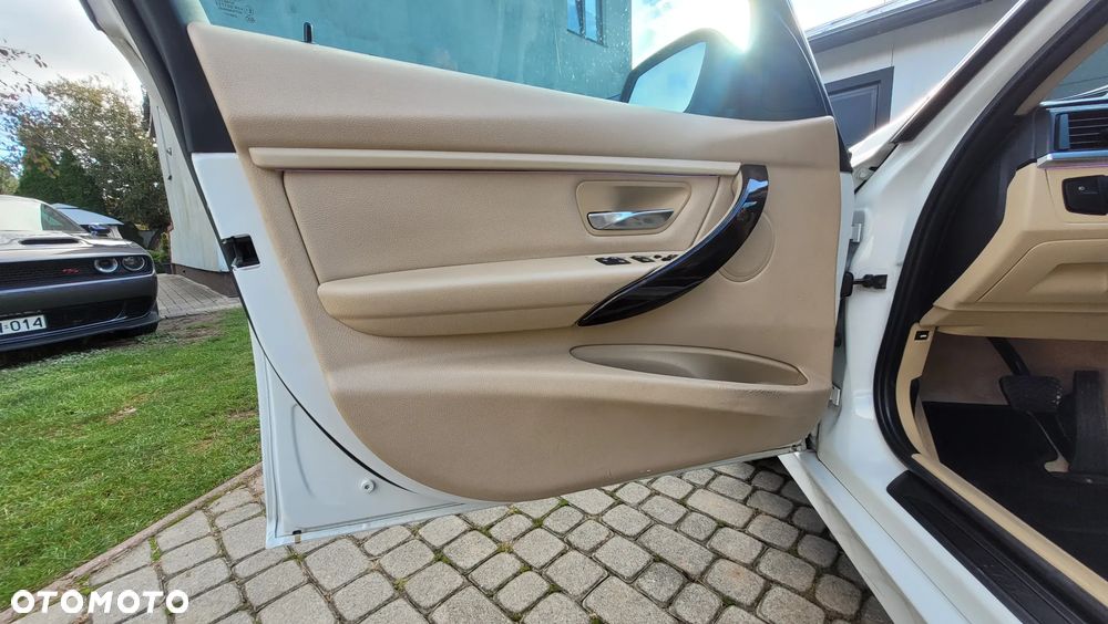 BMW Seria 3 328i xDrive - 22