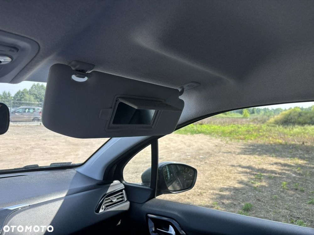 Peugeot 208 - 29