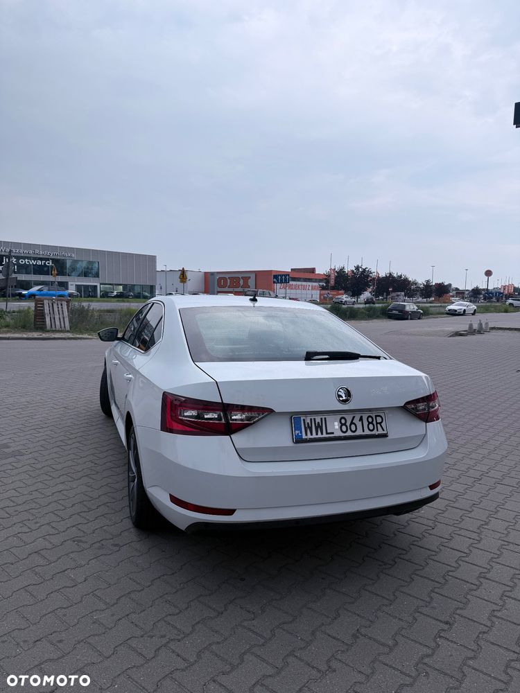 Skoda Superb 2.0 TDI Ambition DSG - 9