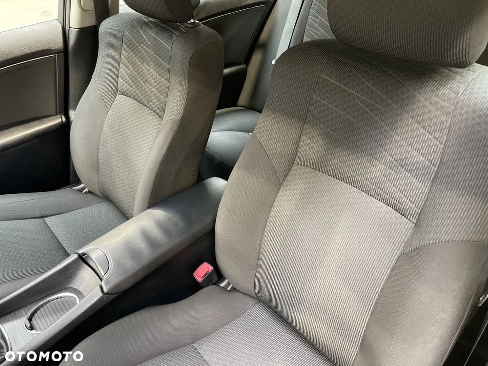 Toyota Avensis 2.0 Sol plus - 11