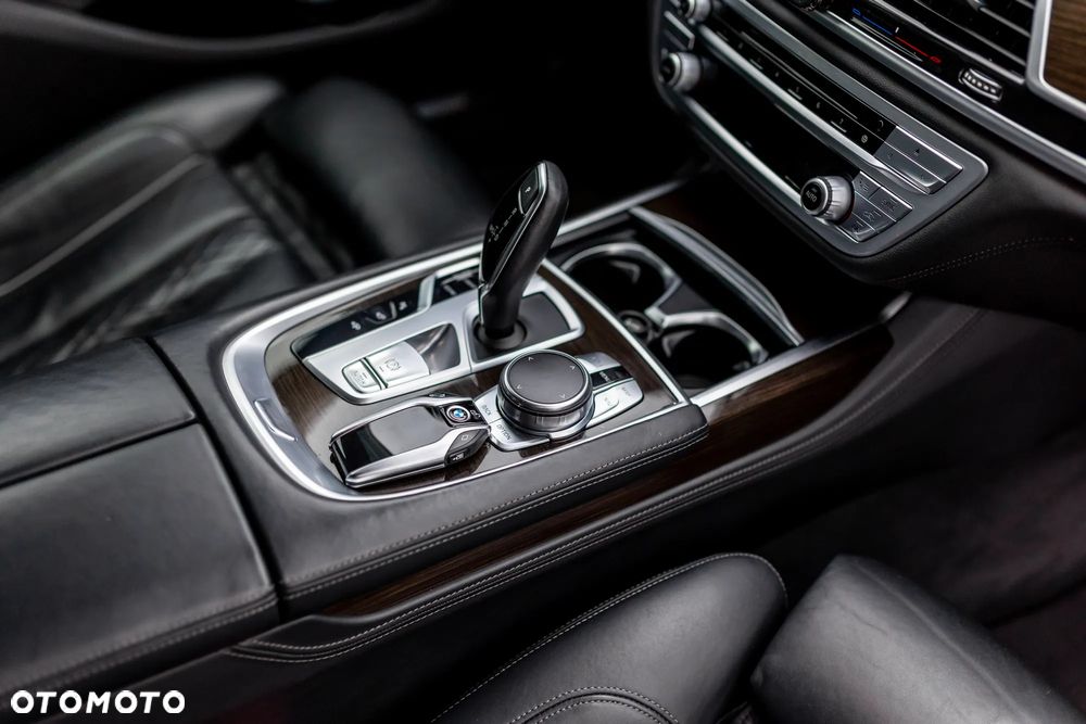 BMW Seria 7 740d xDrive - 18