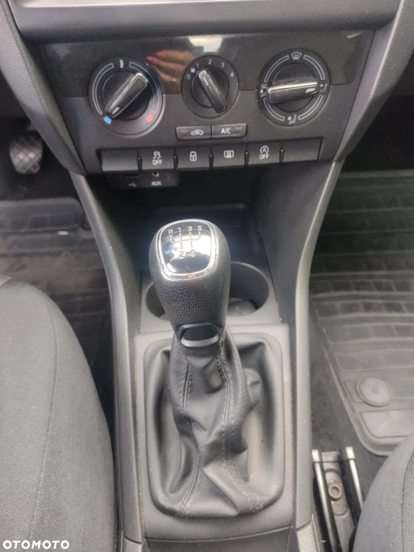 Skoda RAPID - 12