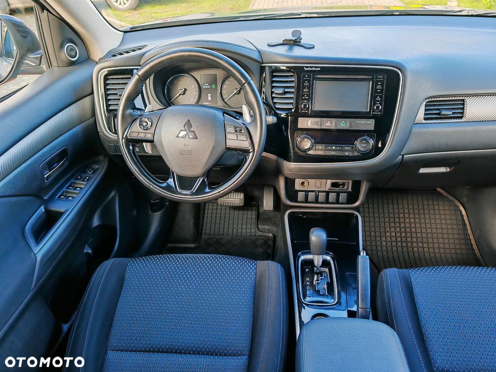 Mitsubishi Outlander 2.0 Instyle + 4WD CVT - 35