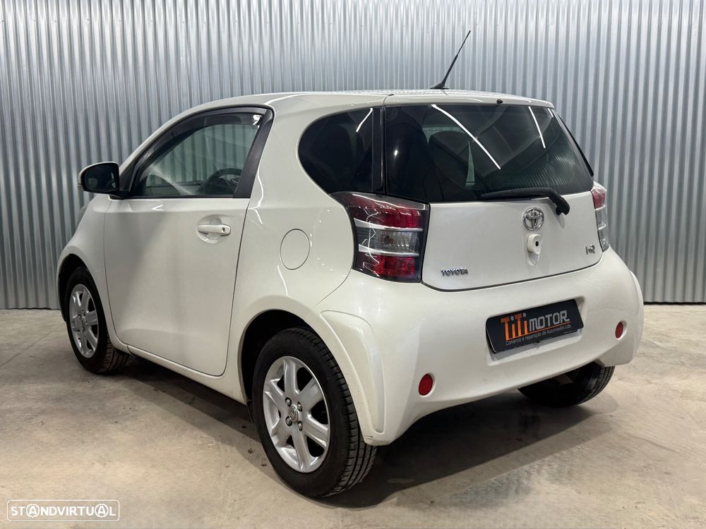 Toyota iQ 1.0 VVT-i Essential+AC - 6