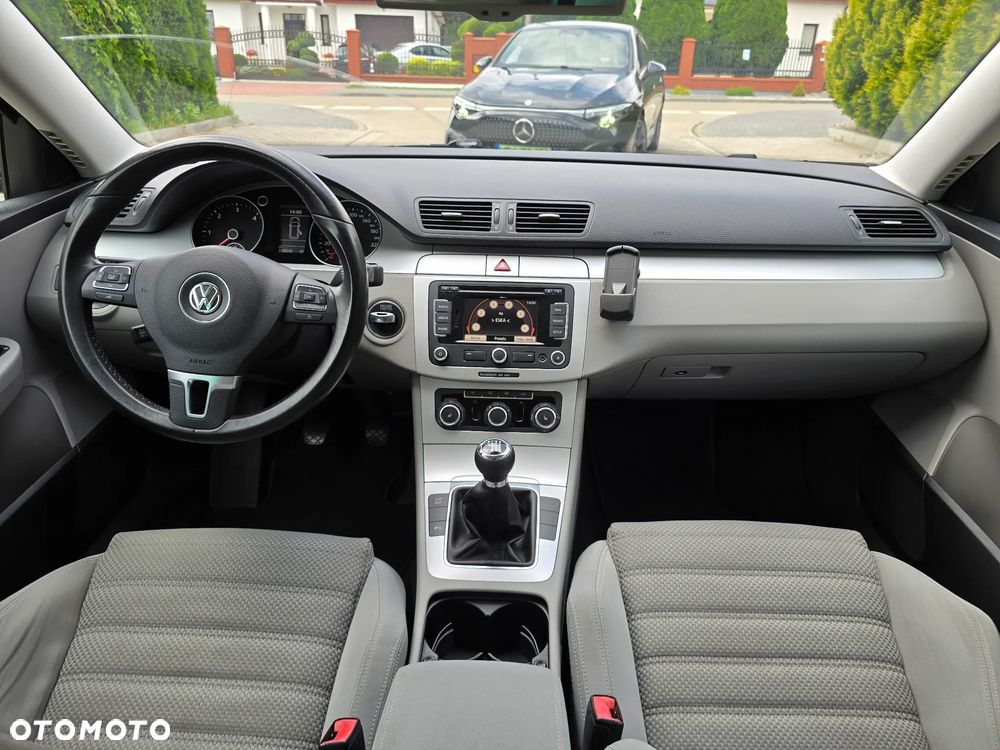Volkswagen Passat 2.0 TDI DPF BlueMotion Technology Sportline - 28