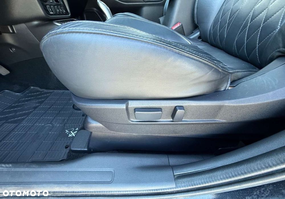 Mitsubishi Outlander - 21