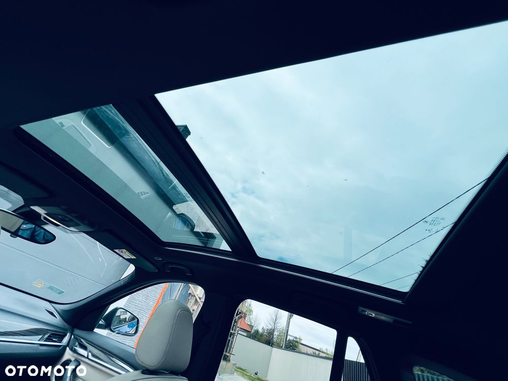 BMW X1 xDrive20i M Sport - 12