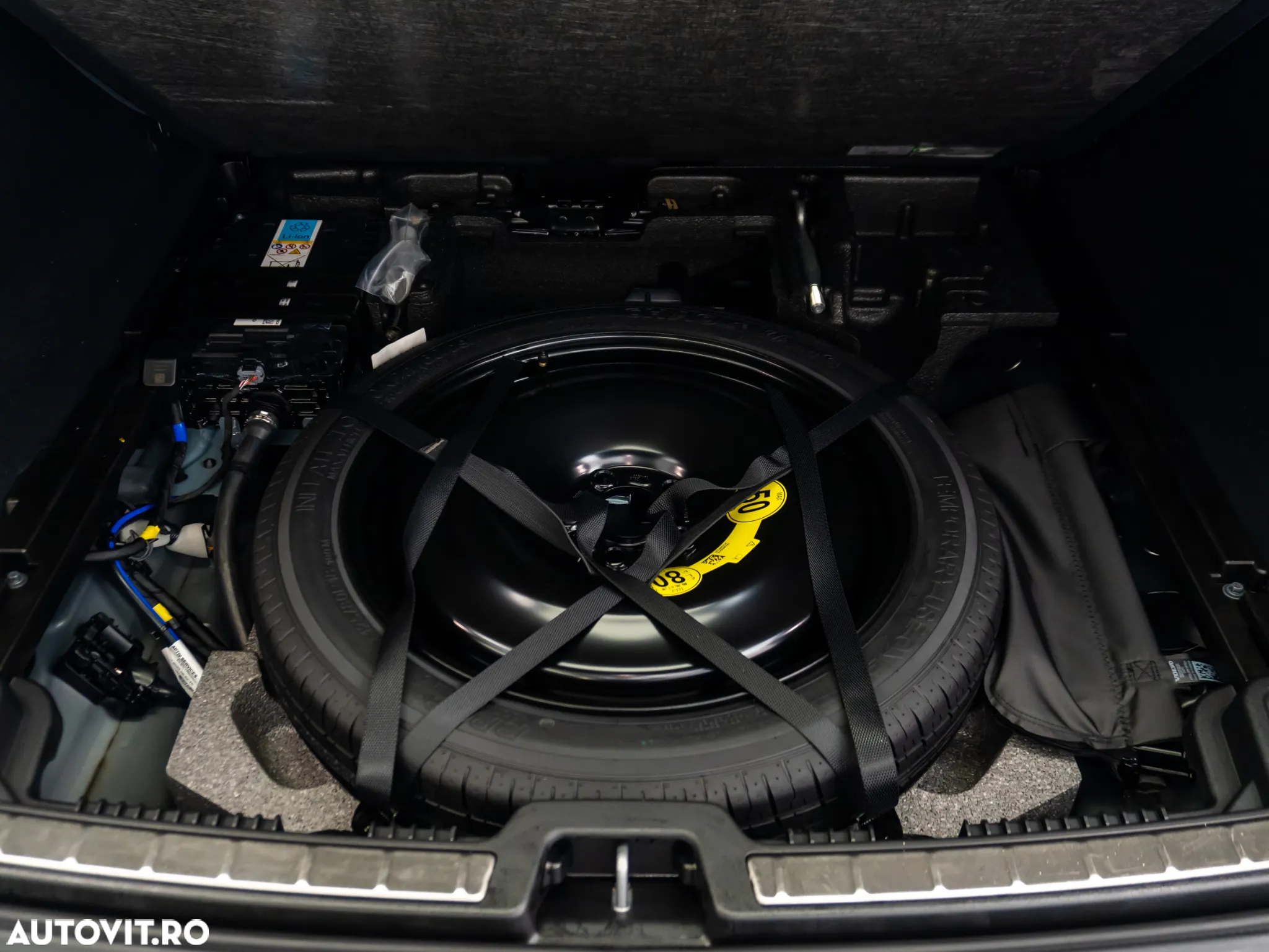 Volvo XC 60 B4 MHEV AT AWD Ultimate Dark - 40