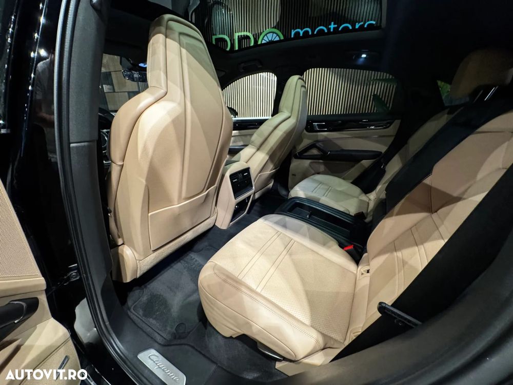 Porsche Cayenne Coupe - 24