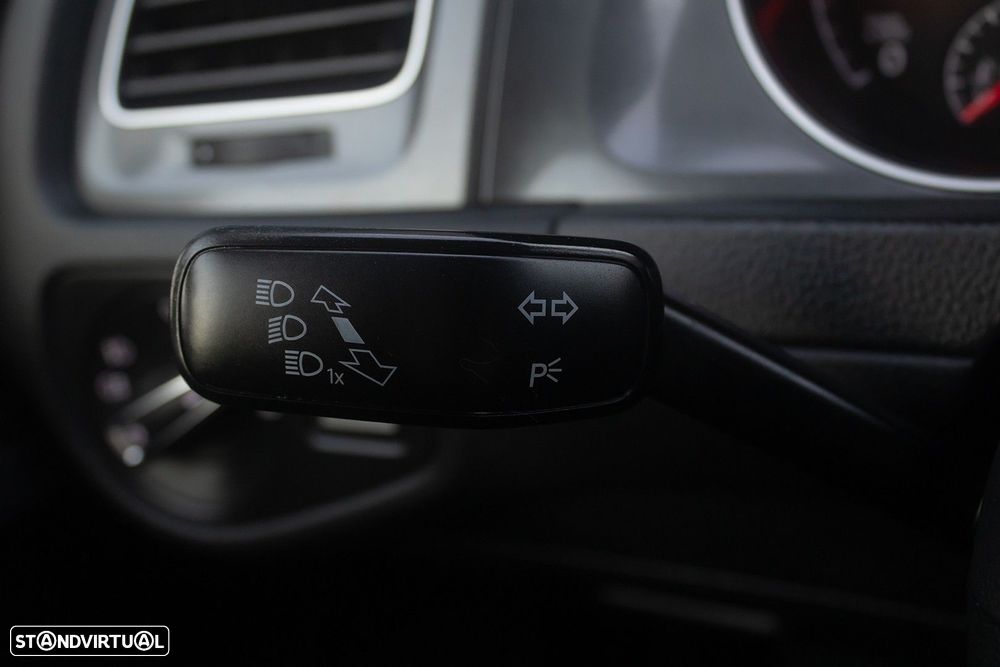 VW Golf 1.6 TDI Highline DSG - 17