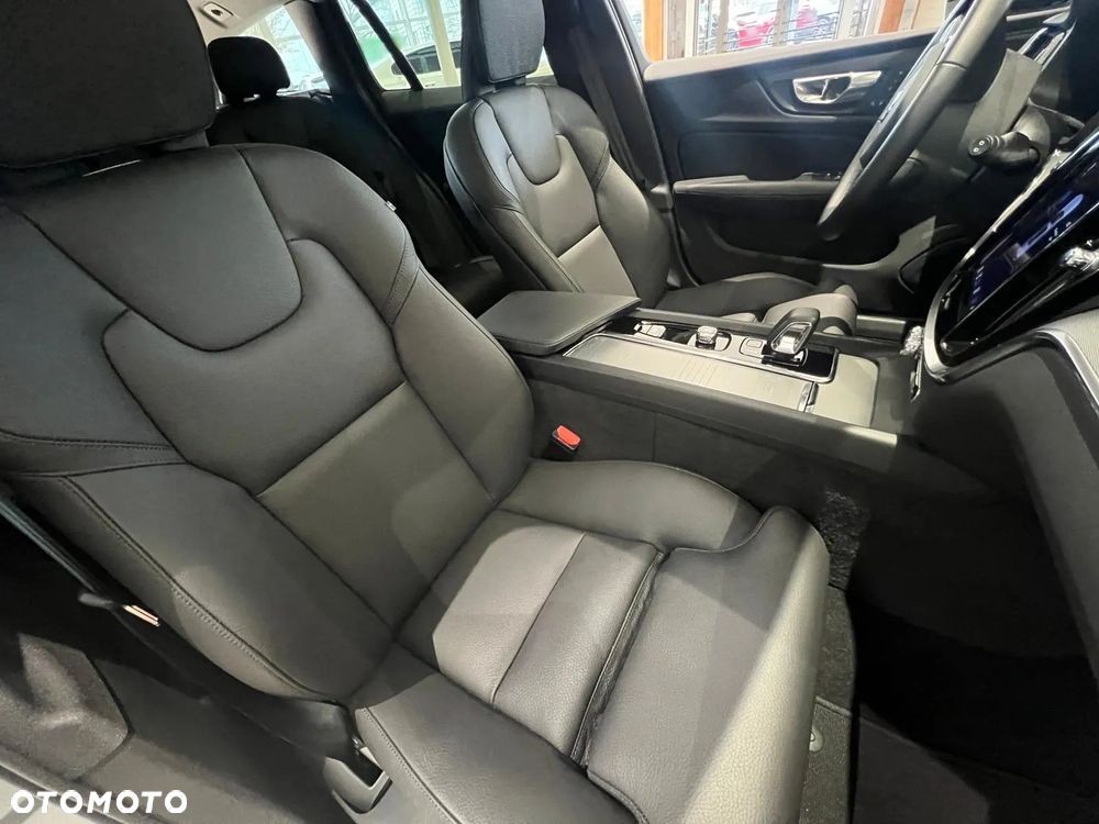 Volvo V60 B4 B DKG Plus Dark - 2
