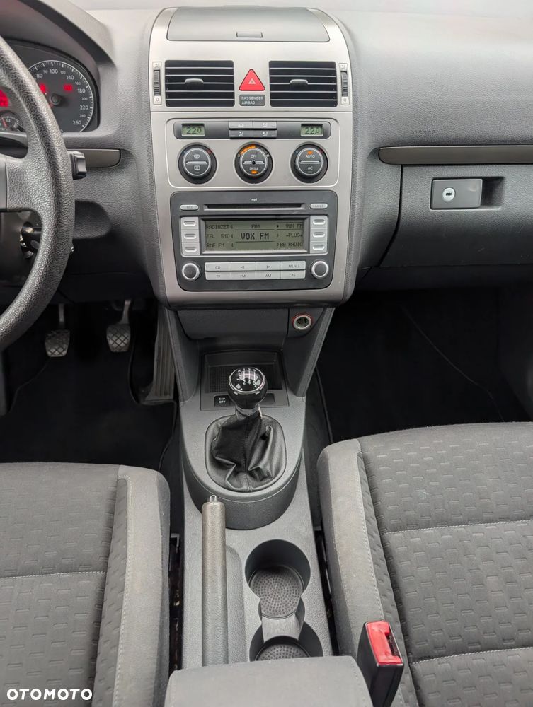 Volkswagen Touran - 15