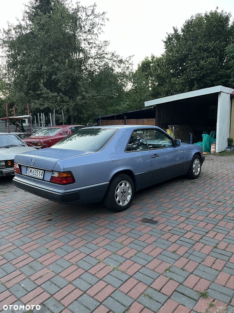 Mercedes-Benz W124 1992 photo 3
